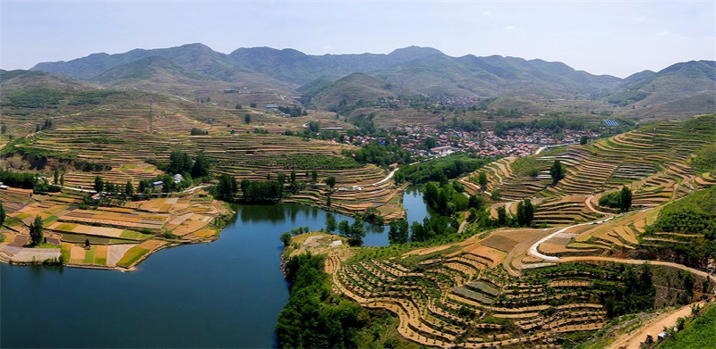 景色優(yōu)美，宛若一幅幅千姿百態(tài)的天然畫卷。嚴(yán)洪博攝