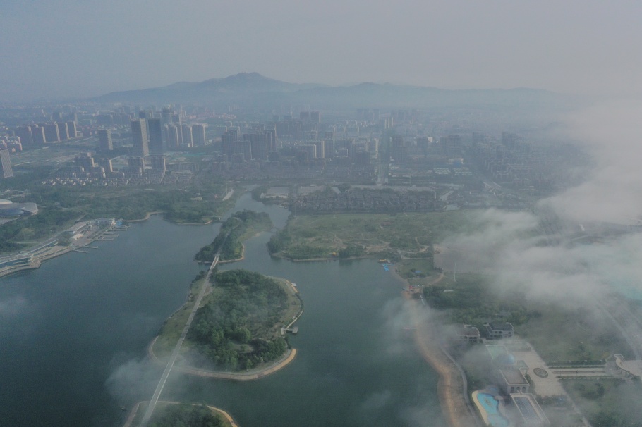 從空中俯瞰海濱城市氣象萬千、美如仙境。宋年升攝