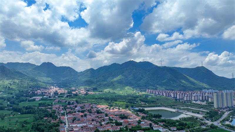 山東省鄒平市青陽鎮(zhèn)壯美山色景象。