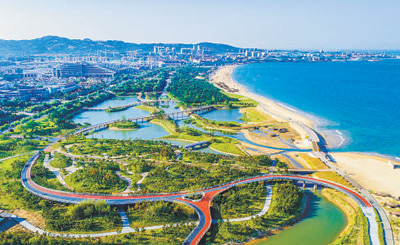 陽光海岸綠道飄橋段修建后。