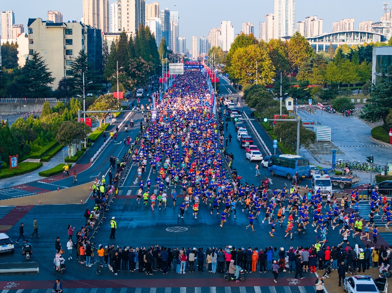 2023年日照馬拉松現(xiàn)場。日照市委宣傳部供圖